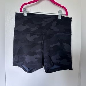 Lululemon Wunder Train High-Rise Short 4" Heritage 365 Camo Deep Coal Multi